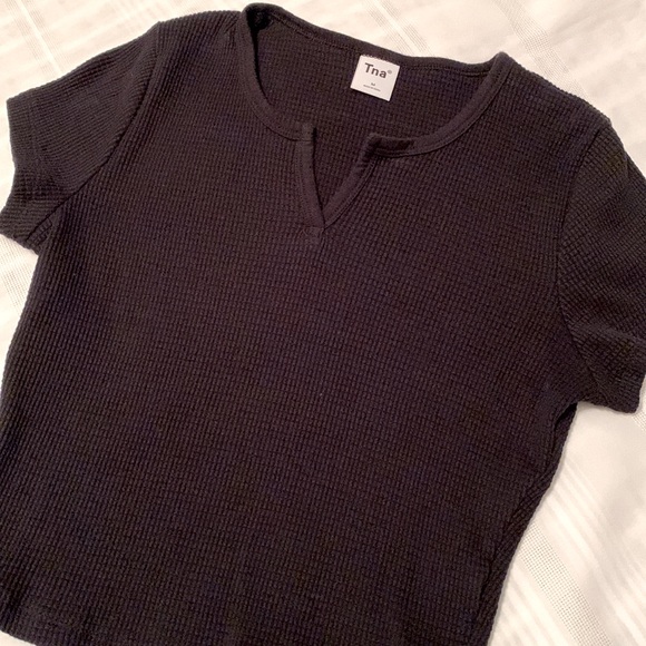 ✨2/$20 TNA | Notch V neck waffle cropped t-shirt ARITIZA - Picture 2 of 8